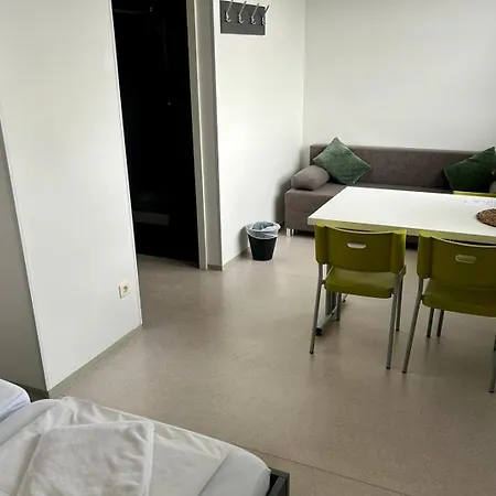 Hostel Domus *