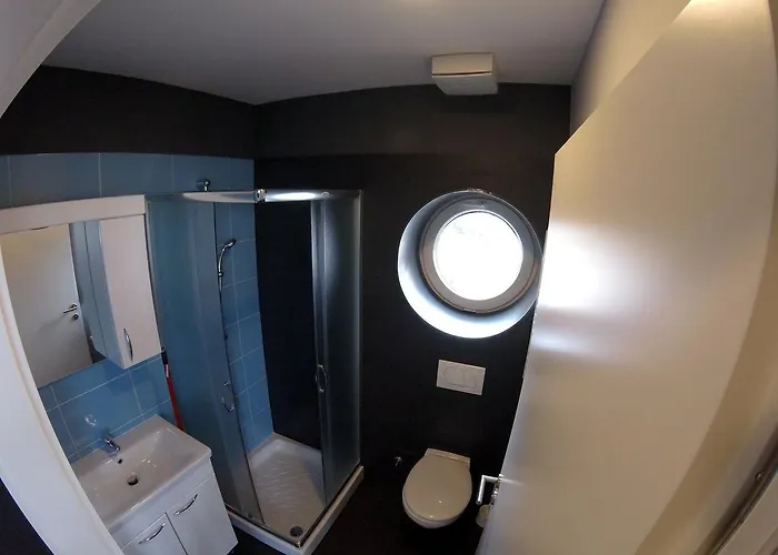 호스텔 도무스 *